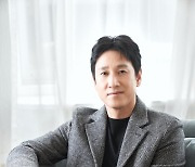 [인터뷰②] '킹메이커' 이선균 "'불한당' 팀에 굴러온 돌 될까 우려..팬덤 큰 힘"