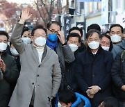 李, 연설 중 마스크 내리며 "내가 악마로 보이나, 녹취가 조작"