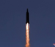 美 제재에 "더 강력한 반응" 소리친 北..올해 3번째 미사일 쐈다