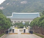 靑NSC 긴급 상임위 "北 연이은 미사일 발사에 강한 유감"