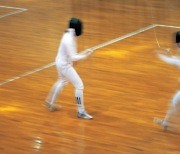 '펜싱장 없는 펜싱명문' 진주제일중학교에 전용 경기장 오픈