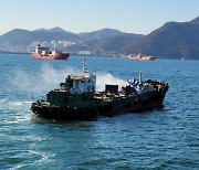 여수 해상 석유화학제품운반선 훈증제 폭발 2명 부상