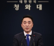 尹의 '방역패스 철회' 주장에 靑의 반격 "국민 혼란스럽게 해"