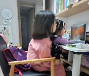 '치과의사♥이윤지' 큰 딸, 동생 무릎에 앉히고 수업.. '언니美' 폭발 "아기가 아기를"