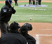 바뀐 스트라이크 존 적응 훈련에 나선 KBO 심판들 [사진]