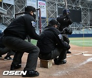 넓어진 스트라이크 존 적응 훈련에 나선 KBO 심판들 [사진]