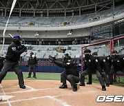 바뀐 스트라이크 존 적응을 위한 KBO 심판들의 노력 [사진]