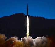북, 단거리 탄도미사일 추정 2발 발사..미국 제재에 '무력시위'