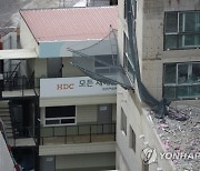 경찰·노동부, 신축아파트 붕괴사고 현장사무소 합동 압수수색
