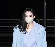 [T포토] 선미 '자체발광 출국길'