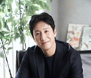 ​​'킹메이커' 이선균 "독특한 변성현 감독, 솔직함이 가장 큰 장점" (인터뷰)