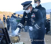 헌화하는 박인호 참모총장