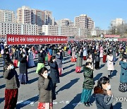 북한 여맹원들, '전원회의 결정 관철' 궐기대회 진행