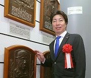 한국에서도 뛴 다카쓰, 일본프로야구 명예의 전당 입회