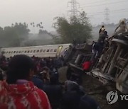 인도 열차 탈선사고 사망자 9명으로 늘어.."45명 부상"(종합)