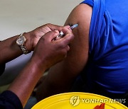 남아공 연구진 "오미크론, 백신 미접종자도 증세 덜 심각"