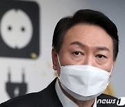윤석열 "공공시설 유모차·휠체어 살균소독기 설치 확대"