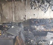 전주 상가 건물서 불..50대 2명 숨진 채 발견