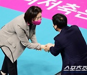 [포토] 박미희-김호철 감독 '선전 기원하는 악수'
