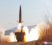 북한, 열차서 '북한판 이스칸데르' 2발 발사.. 김정은 참관 안해