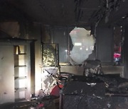 전북 전주 상가 건물에서 불..2명 숨진 채 발견
