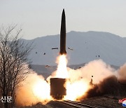 북한 "어제 철도기동 미사일연대 훈련..전술유도탄 2발 명중해"