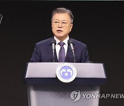 "먹는 치료제 조기 확보, '문 대통령 면담' 덕분"..박수현 청와대 수석, 페북 통해 공개