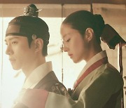 스핀오프 '옷소매', 설 연휴 예능 공개