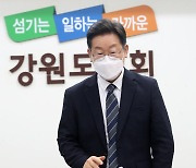 강원도 번영회장 간담회 참석하는 이재명 대선후보