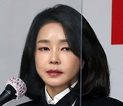 김건희 "쥴리·유부남 동거설? 전부 말도 안 되는 얘기"