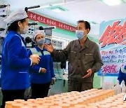 '당 대회 결정 관철' 결의하는 북한 노동자들
