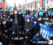 이재명, 尹 때리며 '경제대통령' 행보 가속.."민생이 가장 중요"