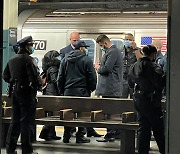 달려오는 지하철로 밀었다, 뉴욕 아시아계 여성 또 참변
