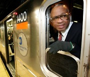 뉴욕 지하철역서 흑인이 아시아 여성 선로로 떠밀어..현장서 사망