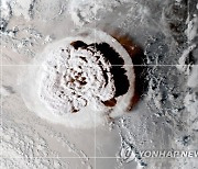 남태평양 해저화산 폭발.. 日 5년만에 쓰나미 대피령