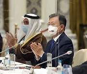 문 대통령, UAE 총리와 회담..한국형 요격 미사일 '천궁' 계약 체결