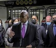 뉴욕 지하철역에서 아시아계 여성 떠밀려 사망