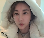 가수 김완선, 감탄 부르는 백옥 피부.. "24살 같아"