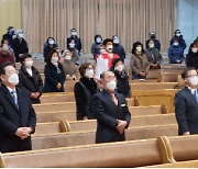 [포토뉴스]강원 방문한 이재명, 속초조양감리교회서 예배