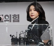 '김건희 7시간'에 與野 촉각..김건희 검색량 尹·李 넘었다[데이터로 본 정치민심]