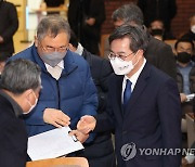당원들과 인사하는 김동연 대선 후보