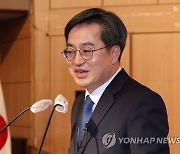 서울특별시당 창당대회에서 인사말하는 김동연 대선 후보
