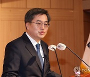 서울특별시당 창당대회에서 인사말하는 김동연 대선 후보