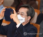 축하공연 촬영하는 김동연 대선 후보