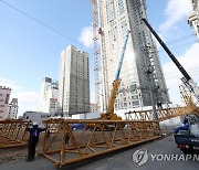 사고 발생 엿새째..해체 크레인 조립