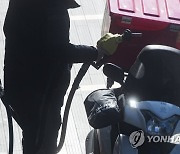 서울 휘발유 가격 9주 만에 상승..