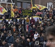 Virus Outbreak Netherlands Protests