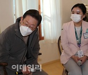 [포토]이재명, '청년 간호사 간담회 참석'