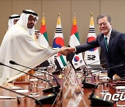 '文-왕세제 회담' 불발..靑 "UAE서 불가피한 사유있다 양해 구해"