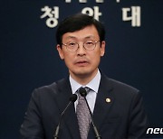 이호승 靑 실장, 중동 진출한 韓 스마트팜 온실 시찰.."식량안보 기여"